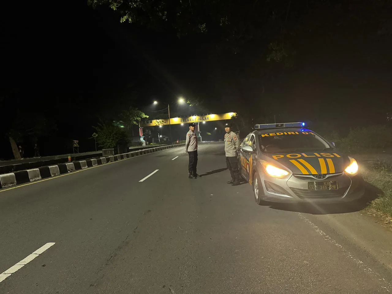 Polsek Kediri Intensifkan Patroli Malam ‘Blue Light’ Jalur Berpotensi Rawan di Lombok Barat