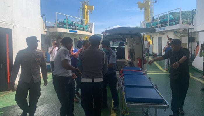 Kolaborasi Polsek dan BKK Lembar Selamatkan Ibu Melahirkan di Kapal