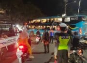 Personel Gabungan Pos Pelayanan dan Polsek Rasanae Barat Laksanakan Strong Point Malam, Berikan Rasa Aman Bagi Pengemudi Bus dan Masyarakat