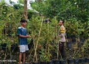 Kunjungan Bhabinkamtibmas: Edukasi Pemuda tentang Ketahanan Pangan Pekarangan