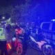 Polres Bima Kota Gelar KRYD untuk Antisipasi Gangguan Kamtibmas  Kota Bima, NTB (11 Mei 2025)  Untuk menjaga stabilitas keamanan dan ketertiban masyarakat (Kamtibmas), Kepolisian Resor Bima Kota menggelar Kegiatan Rutin Yang Ditingkatkan (KRYD) pada Sabtu malam, 10 Mei 2025, mulai pukul 21.30 WITA.  Kapolres Bima Kota AKBP Didik Putra Kuncoro, S.I.K., M.Si., melalui Kasi Humas Ipda Baiq Fitria Ningsih, menyampaikan bahwa kegiatan KRYD tersebut dipimpin langsung oleh Kabag Ren Polres Bima Kota, AKP H. Syamsuddin, dengan melibatkan personel gabungan dari berbagai satuan. Operasi ini difokuskan untuk mengantisipasi potensi gangguan Kamtibmas, khususnya pada malam akhir pekan yang rawan terjadi pelanggaran hukum.  Kegiatan diawali dengan patroli secara mobiling ke sejumlah titik rawan. Pada pukul 21.37 WITA, personel gabungan tiba di perbatasan Kota Bima dan melakukan pemeriksaan terhadap kendaraan roda dua (R2) maupun roda empat (R4) yang melintas masuk ke wilayah kota. Pemeriksaan tersebut menyasar barang-barang terlarang seperti senjata tajam (sajam), minuman keras, senjata api, hingga narkotika.  Tak hanya melakukan pemeriksaan, petugas juga menyampaikan imbauan secara humanis kepada masyarakat, baik warga Kota Bima maupun pengunjung dari Kabupaten Bima, agar bersama-sama menjaga kondusivitas wilayah.  AKP H. Syamsuddin menekankan pentingnya sikap humanis dalam pelaksanaan tugas. “Personel diimbau untuk mengedepankan tindakan yang persuasif dan menghindari hal-hal kontra produktif yang dapat memicu perdebatan. Selain itu, penerapan sistem body system sangat penting demi keselamatan personel di lapangan,” ujarnya.  Selain pemeriksaan di perbatasan, kegiatan KRYD juga dilanjutkan dengan patroli ke sejumlah wilayah yang dianggap rawan, serta memberikan edukasi dan pesan-pesan Kamtibmas kepada masyarakat yang masih beraktivitas pada malam hari.  Melalui kegiatan ini, Polres Bima Kota berharap terciptanya rasa aman dan nyaman di tengah masyarakat, serta mencegah secara dini berbagai bentuk potensi gangguan Kamtibmas di wilayah hukumnya.