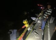 Mobil Ekspedisi Terjun ke Sungai, Polsek Kayangan Respon Cepat Olah TKP Kecelakaan