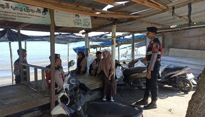 Polres Lombok Barat Edukasi Remaja Desa Kuranji Dalang Lewat Patroli Kamtibmas