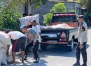 Cegah Hoaks, Polisi Edukasi Warga Lombok Barat Saat Patroli