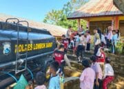 Polres Lombok Barat Salurkan 5.000 Liter Air Bersih ke Kesambik Rempek