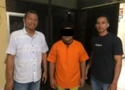Didampingi Ibu, Terduga Pencuri Ponsel Serahkan Diri ke Polres Lombok Barat