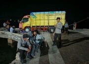 Polsek Kawasan Pelabuhan Laut Bima Laksanakan Patroli Rutin dan Himbauan Kamtibmas di Area Dermaga