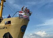 Polres Bima Kota Gelar Upacara Tabur Bunga Peringati Hari Bhayangkara ke-79 di Dermaga Pelabuhan Bima