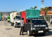 KMP. SURYA 777 Tiba di Lembar, Pengamanan Bongkaran Berjalan Lancar