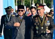 Kapolri dan Presiden Kenakan Tanda Kehormatan Bintang Bhayangkara Utama Saat Pimpin Upacara HUT Bhayangkara ke-79