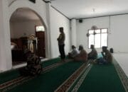 Gelar Sholat Dzuhur Berjamaah, Kinerja Bhabinkamtibmas Polsek Soromandi Diapresiasi Warga Binaan
