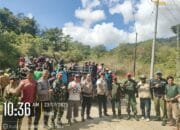 Gotong Royong di Lantung, Bhabinkamtibmas dan Warga Bersihkan Jalan Lintas Pungkit