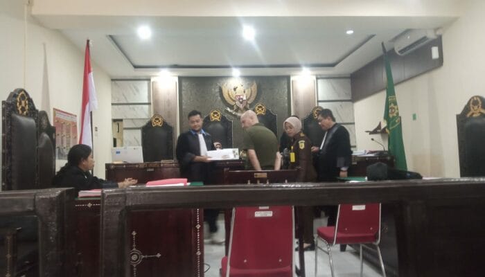 Versi Bertolak Belakang,Kuasa Hukum Fredy dan Emma Saling Bongkar Fakta