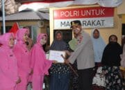 Usai Touring Merah Putih, Kapolres Bima Kota Salurkan Bantuan Sosial di Desa Sangiang dan Sekitar Polsek Wera