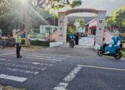 Rawan Pagi, Polsek Poto Tano Hadir Jaga Keamanan di Sekitar SMAN 1 Poto Tano