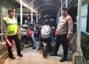 Personel Polsek KP3 Poto Tano Laksanakan Pemantauan Aktivitas Penyeberangan di Pelabuhan Poto Tano