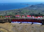 Semarak memperingati HUT ke-80 Kemerdekaan Republik Indonesia, Polres Sumbawa Barat Melaksanakan Pengibaran Bendera Merah Putih di Puncak Mantar