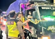 Cegah Kriminalitas, Polsek Poto Tano Intensifkan pengecekan Kendaraan di Pelabuhan