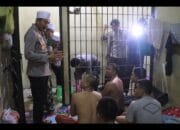 Polres Loteng Berbagi Untuk Para Tahanan di Malam Perayaan Maulid Nabi Muhammad SAW. ‎