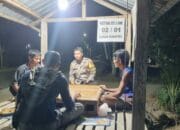 Bhabinkamtibmas Desa Banjar Laksanakan Sambang Pos Ronda, Jalin Kedekatan dengan Warga