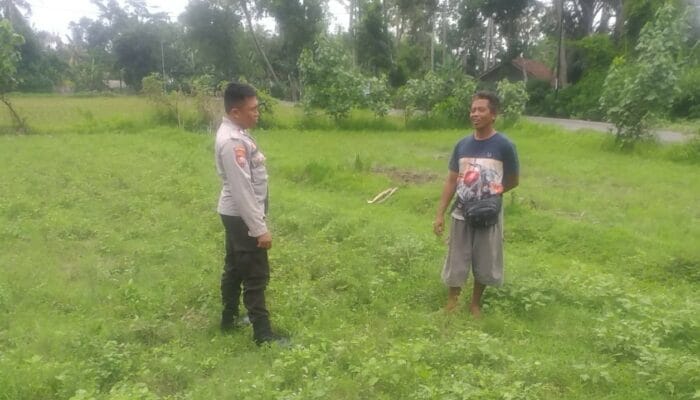 Bhabinkamtibmas Jagaraga Dorong Warga Kuripan Manfaatkan Lahan Pekarangan untuk Ketahanan Pangan