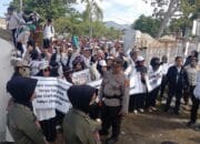 Polres Bima Kota Beri Pengamanan Aksi Unjuk Rasa di Depan Gedung DPRD Kabupaten Bima