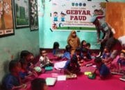 Pastikan Pendistribusian MBG Tepat Sasaran Bagi 6.446 Pelajar dan 447 Kelompok B3 , Polsek Madapangga Berlakukan Pengawalan Ketat