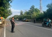 Sat Samapta Polres Bima Kota Laksanakan Gatur Lalin Pagi, Bantu Anak Sekolah Menyeberang Jalan