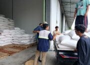 Polsek Gerung Kawal Distribusi 3,4 Ton Jagung Petani ke Bulog Mataram