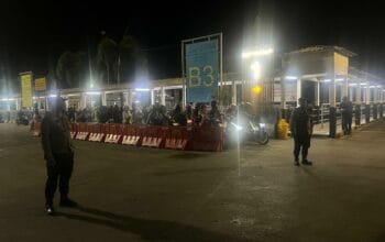 KMP Muryati Berlayar Aman, Polsek Lembar Kawal Ketat Proses Pemuatan Kendaraan dan Penumpang