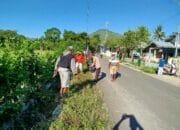 Bhabinkamtibmas Desa Mura Bersama Warga Gelar Aksi Gotong Royong Bersihkan Jalan Desa