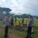 Wujud Dukungan Kegiatan Masyarakat Personel Polsek Brang Rea Kawal Laga di Open Turnamen Sepakbola Brang Rea