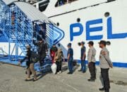 Polsek Kawasan Pelabuhan Laut Bima Laksanakan Pengamanan Kedatangan dan Keberangkatan Kapal KM. Awu di Pelabuhan Bima