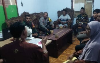 Bhabinkamtibmas Desa Kampasi Meci Ajak Warga Jaga Kamtibmas dan Hindari Tindakan Main Hakim Sendiri