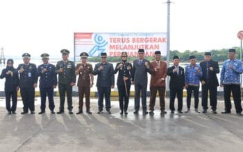 Kapolres Sumbawa Pimpin Upacara Tabur Bunga di Laut, Peringati Hari Pahlawan 10 November 2025