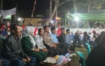 Bhabinkamtibmas Bunga Eja Amankan Perayaan HUT Desa ke-15, Warga Diimbau Kunci Ganda Kendaraan
