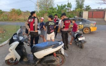 Patroli Sat Samapta Polres Sumbawa Cepat Tangani Laporan Kecelakaan di Seketeng