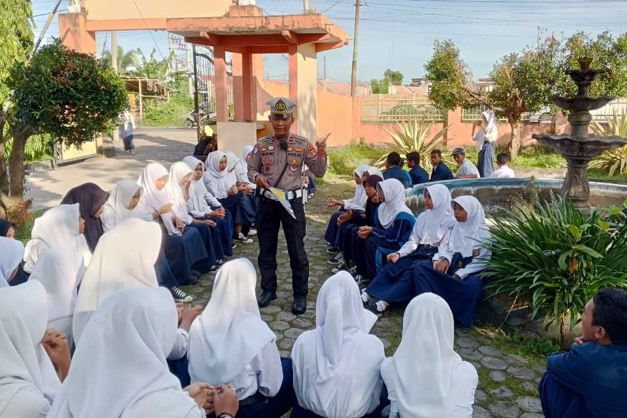 Polres Lombok Barat Tanam Kesadaran Lalu Lintas Sejak Dini di Sekolah
