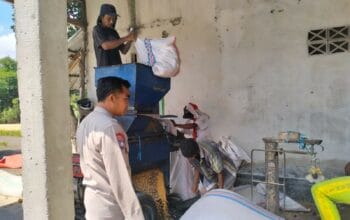 Bhabinkamtibmas Dorong Petani Lombok Barat Jual Jagung ke Bulog