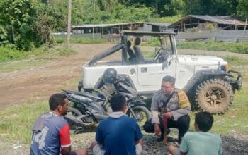 BHABINKAMTIBMAS DESA MOTENG JALIN SILATURAHMI DENGAN WARGA CIPTAKAN KAMTIBMAS YANG KONDUSIF