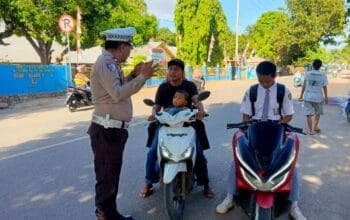 Unit Lantas Polsek Sape Laksanakan Strong Poin dan Sosialisasikan Operasi Zebra Rinjani 2025