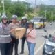 Ops Zebra Rinjani 2025, Polres Bima Kota Bagikan Helm dan Beras Gratis kepada Pengendara