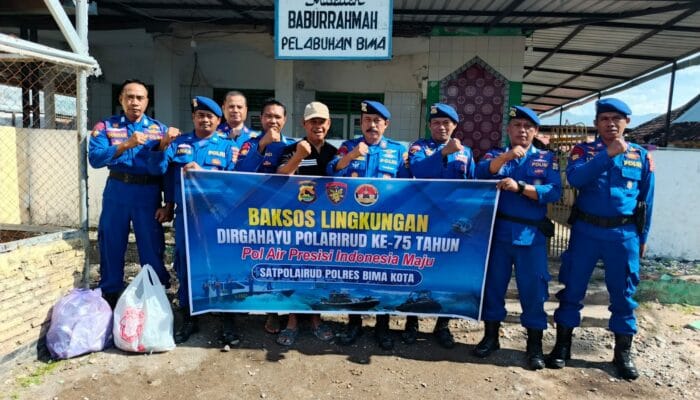 Sat Polairud Polres Bima Kota Gelar Baksos Lingkungan di Musholla Baburahman Sambut HUT Polairud ke-75