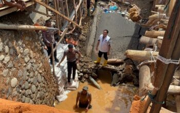 POLDA SUMUT BANGUN JEMBATAN DARURAT DI TAPTENG, PULIHKAN AKSES WARGA DAN JALINSUM