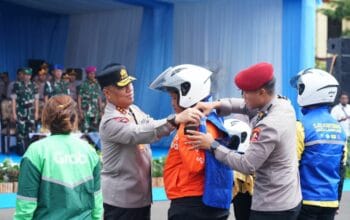 Polri Perkuat Kemitraan dengan Ojek Online: Polda Lampung Gelar Bakti Sosial dan kesehatan pada Apel Ojol Kamtibmas Nasional 2025