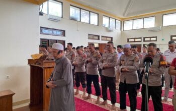 Binrohtal Personel Polres Bima Kota, Laksanakan Salat Gaib untuk Korban Banjir