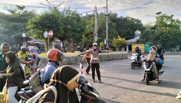 Unit Lantas Polsek Rasanae Barat Gelar Rawan Pagi / Strong Point, Cegah Kemacetan Dan Tekankan Keselamatan Berlalu Lintas