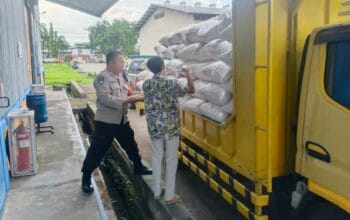 Sinergi Amankan Pangan: 7 Ton Jagung Petani Lobar Tiba di Gudang BULOG Mataram