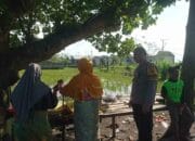 Bhabinkamtibmas Lombok Barat Ajarkan Warga Ubah Pekarangan Jadi Aset Pangan Produktif