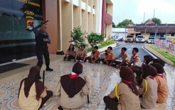 Asah Kemampuan Bela Diri, Saka Bhayangkara Polres Sumbawa Perdalam Teknik Drill Tongkat Polri